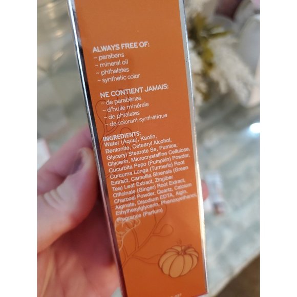 5 Beauty Lot Lotion & Skincare with Sol de Janeiro, Hempz, and more! - Picture 7 of 8